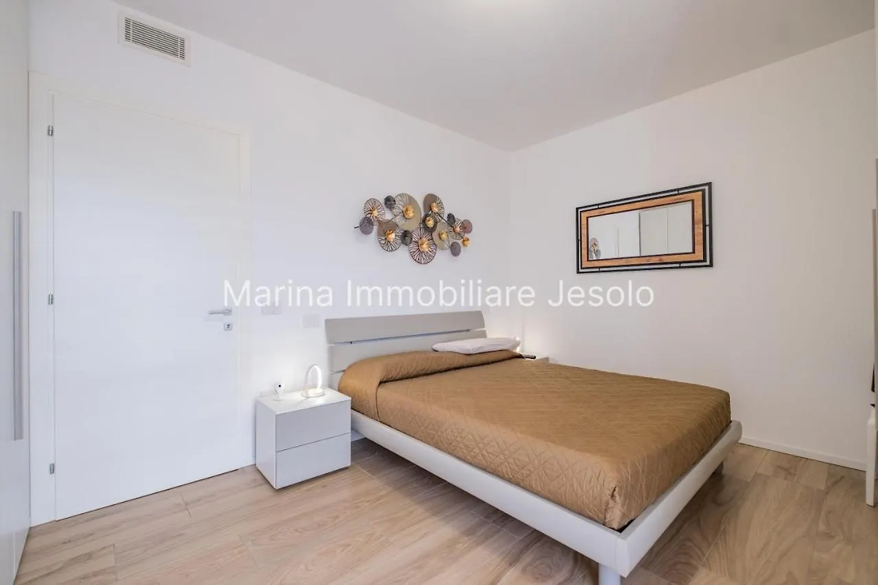 Salis Apartment Lido di Jesolo 0*,