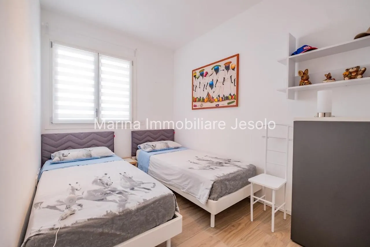 Salis Apartment Lido di Jesolo 0*,  Italy