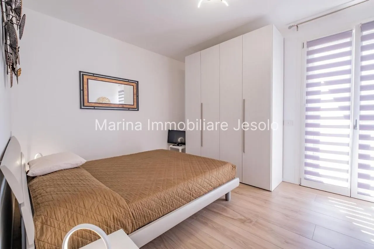 Salis Apartment Lido di Jesolo 0*,  Italy